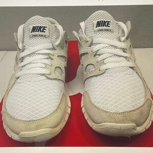 Size US- 10 / 42 Nike Free 2 White Light Bone W .